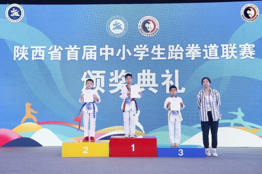 跆拳道小孩夺冠喜报,跆拳道馆比赛获奖喜报模板