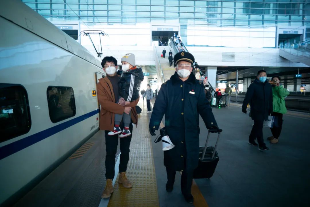 太铁春运创单日旅客发送纪录,2024年铁路春运加开旅客列车多少