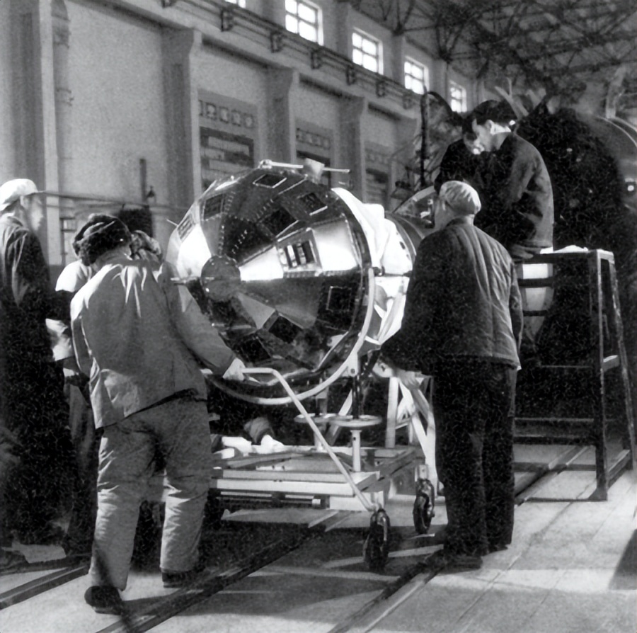 东方红一号是啥时候研制成功的,五十年后东方红一号