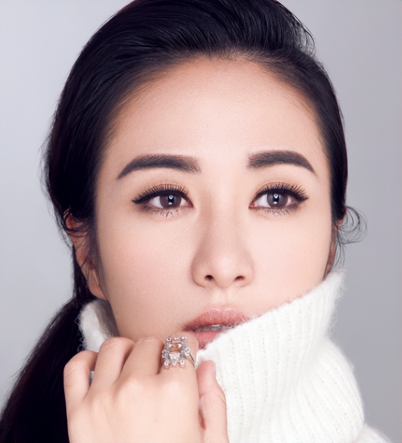 叶璇在抖音素颜,叶璇直播形象邋遢被吐槽挖鼻