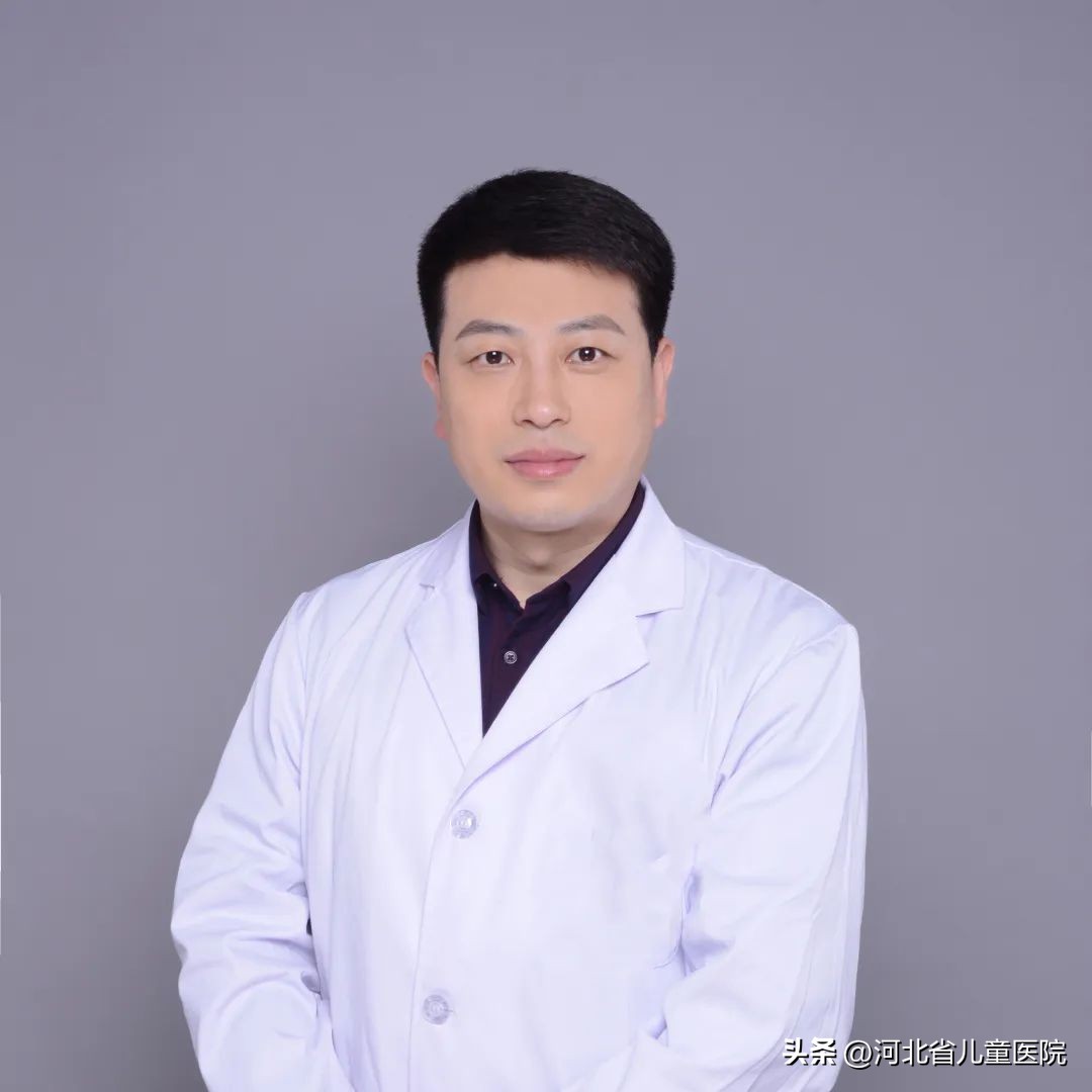 孩子脸上长了红色的点点,孩子脸上长红点点是怎么回事