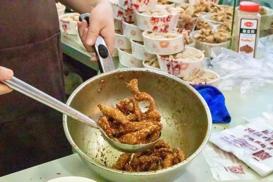 在这座充满松弛感的城市里，喝了两天咖啡