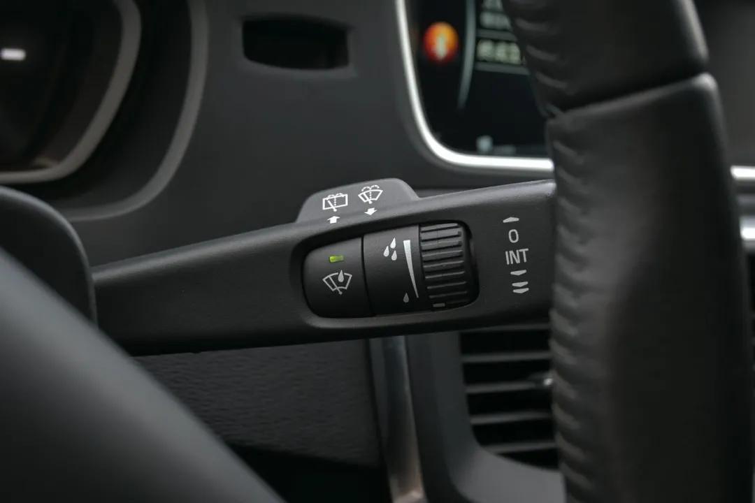 沃尔沃v40算钢炮吗,二手沃尔沃v402018款