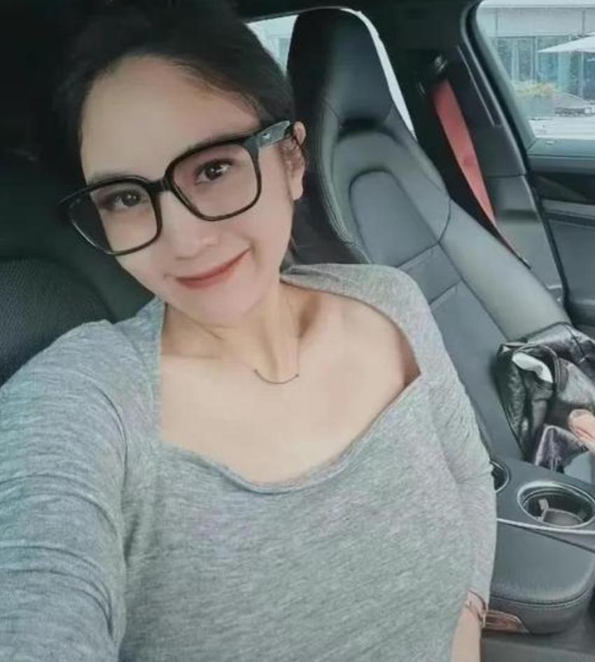 花店老板娘8分25秒不雅视频，逼小男友分手，自己却“死守”老公