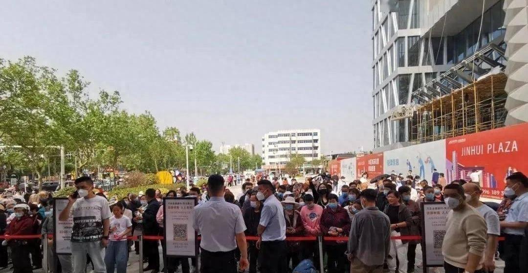 干尽傻事，却年入200亿！河北最“变态”超市，胖东来都服气