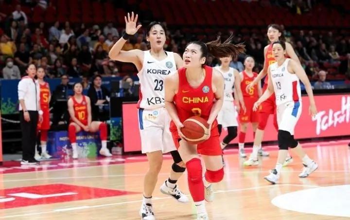 中国女篮对韩国杨力维单节16分,中国女篮47分大胜新西兰杨力维