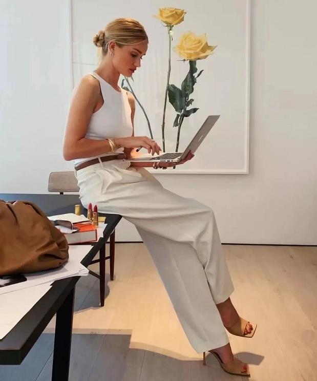 脚宽穿什么凉鞋好看,尖头凉鞋看着脚宽不好看怎么办