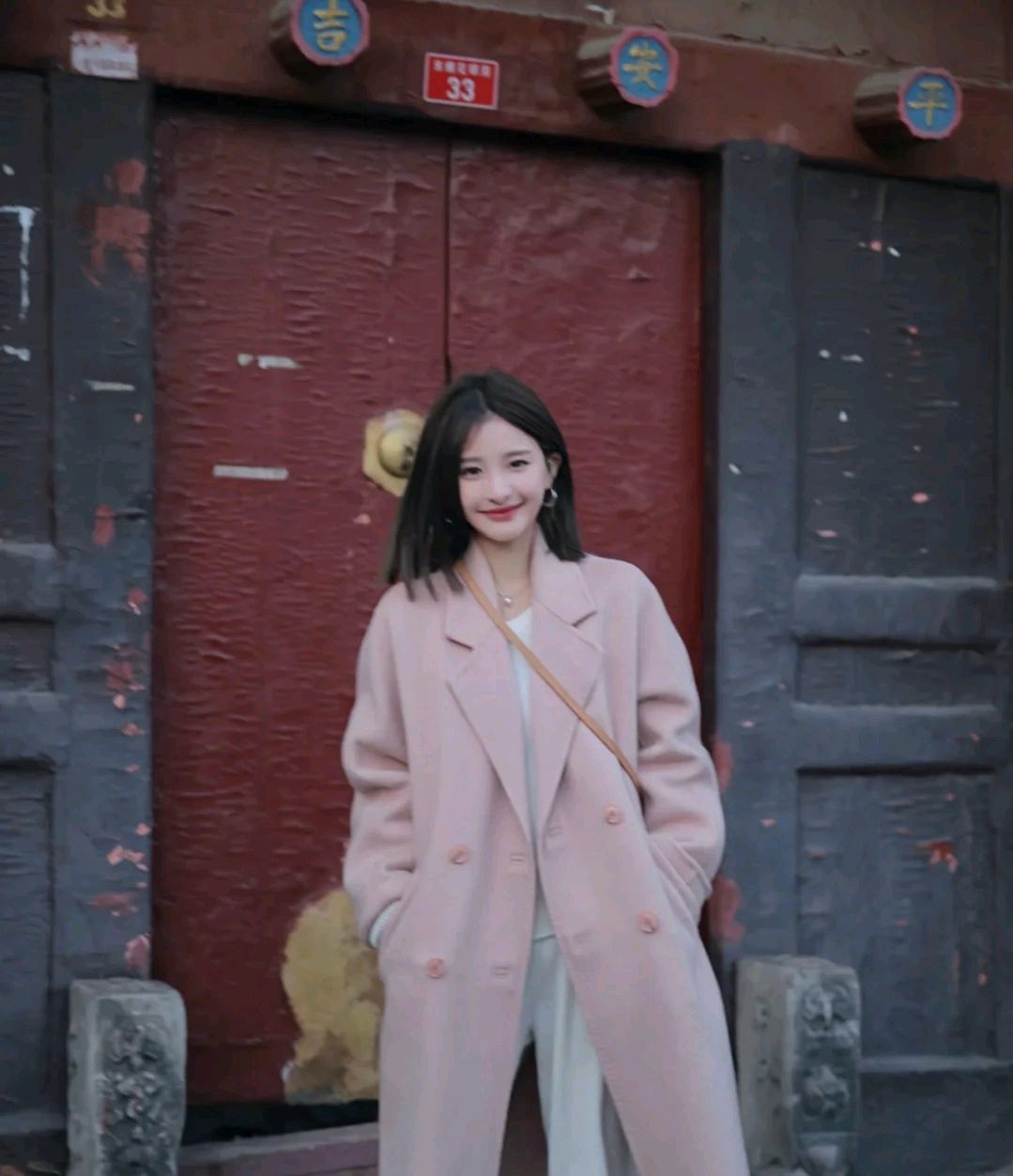 嫩粉色显瘦大衣内搭,粉色系大衣穿搭裙子