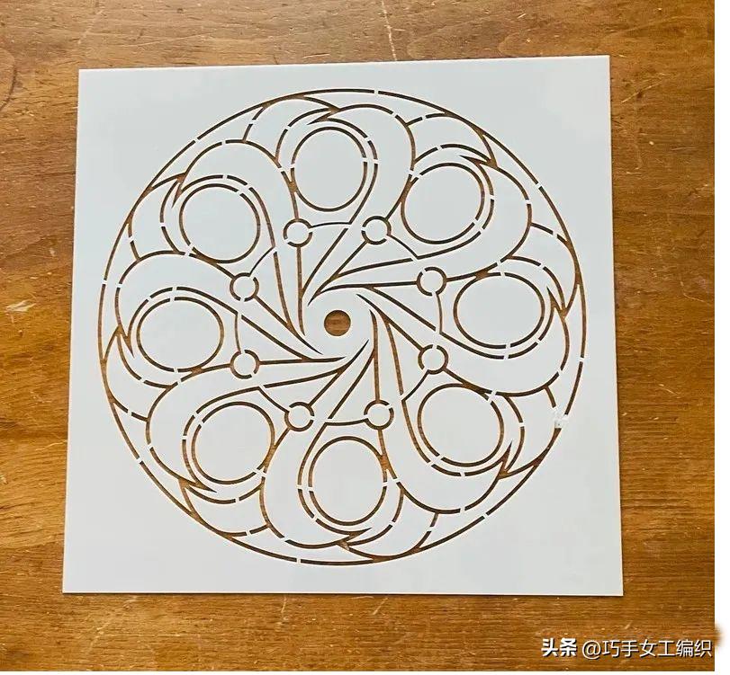 她用粗细不同的铅笔，棉签，牙签，筷子…竟把家里的旧物翻了个新