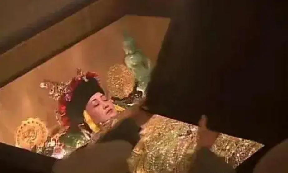 一老人潜伏清东陵多年,河北一老汉潜伏东陵10多年