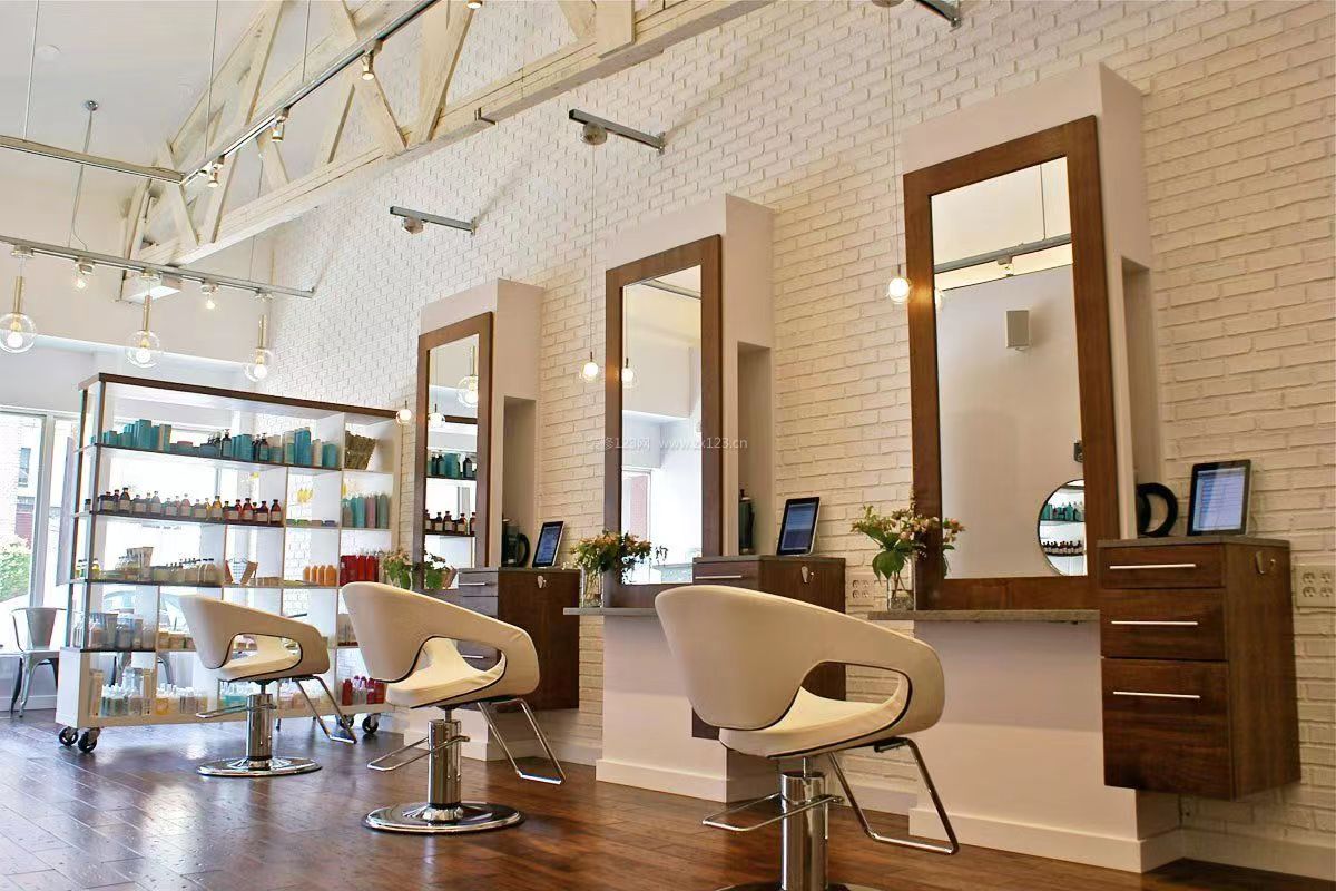 在深圳开理发店盈利,理发店开了一年只能赚几千块