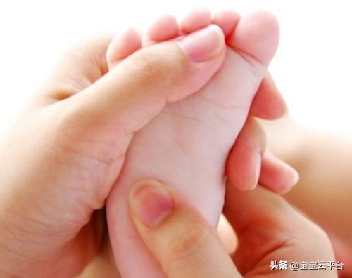 给宝宝按摩肚子要注意哪些事项,怎么给宝宝做辅助按摩视频