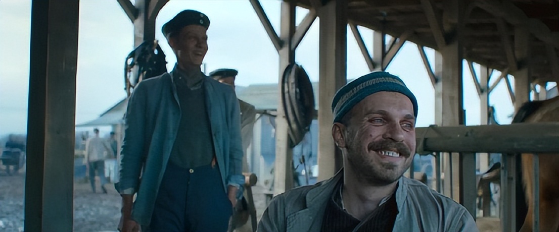 一上映就登票房榜首看完大呼过瘾,首播便拿下收视第一