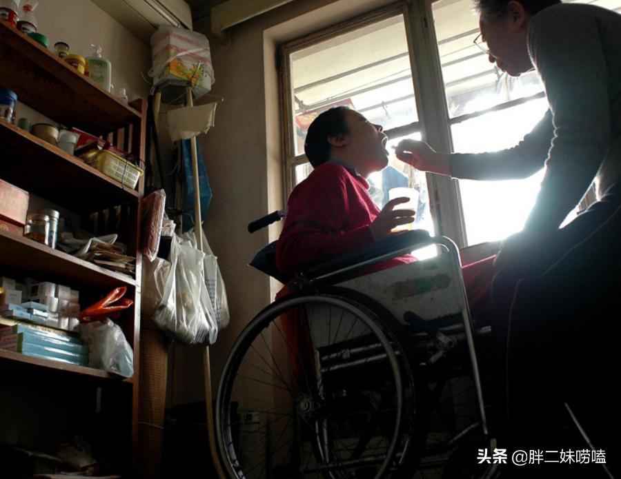 朱令父母的后半生:大女儿坠崖,小女儿铊中毒,如今82岁拼命活着