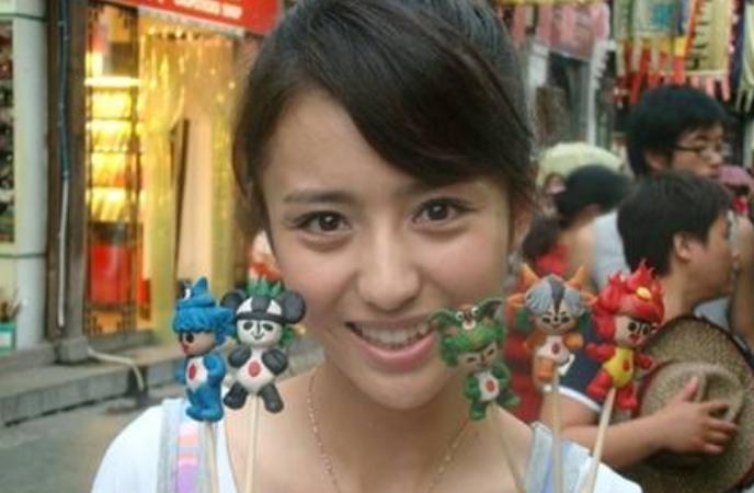 佟丽娅:父亲让她卑微,婚后容忍老公出轨,离婚后勇敢做自己