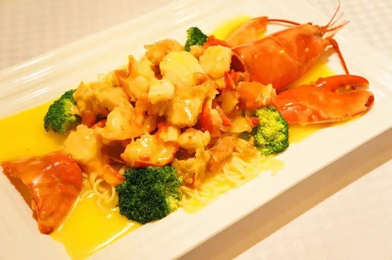 闺蜜结婚我去上海喝喜酒随礼1200，一开席笑了，网友：这菜真豪气