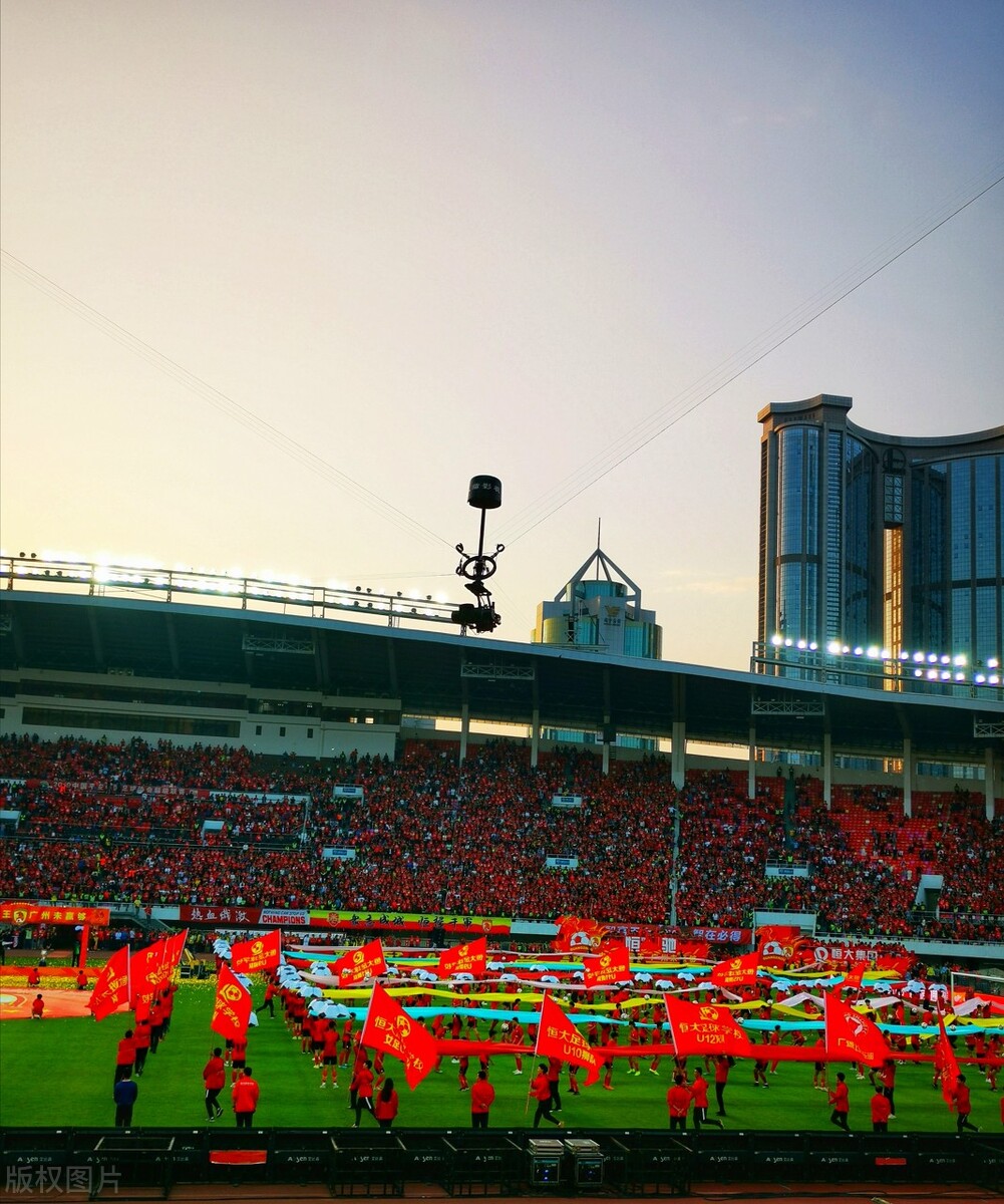 蹴鞠和足球历史演变图片,足球起源于中国的蹴鞠