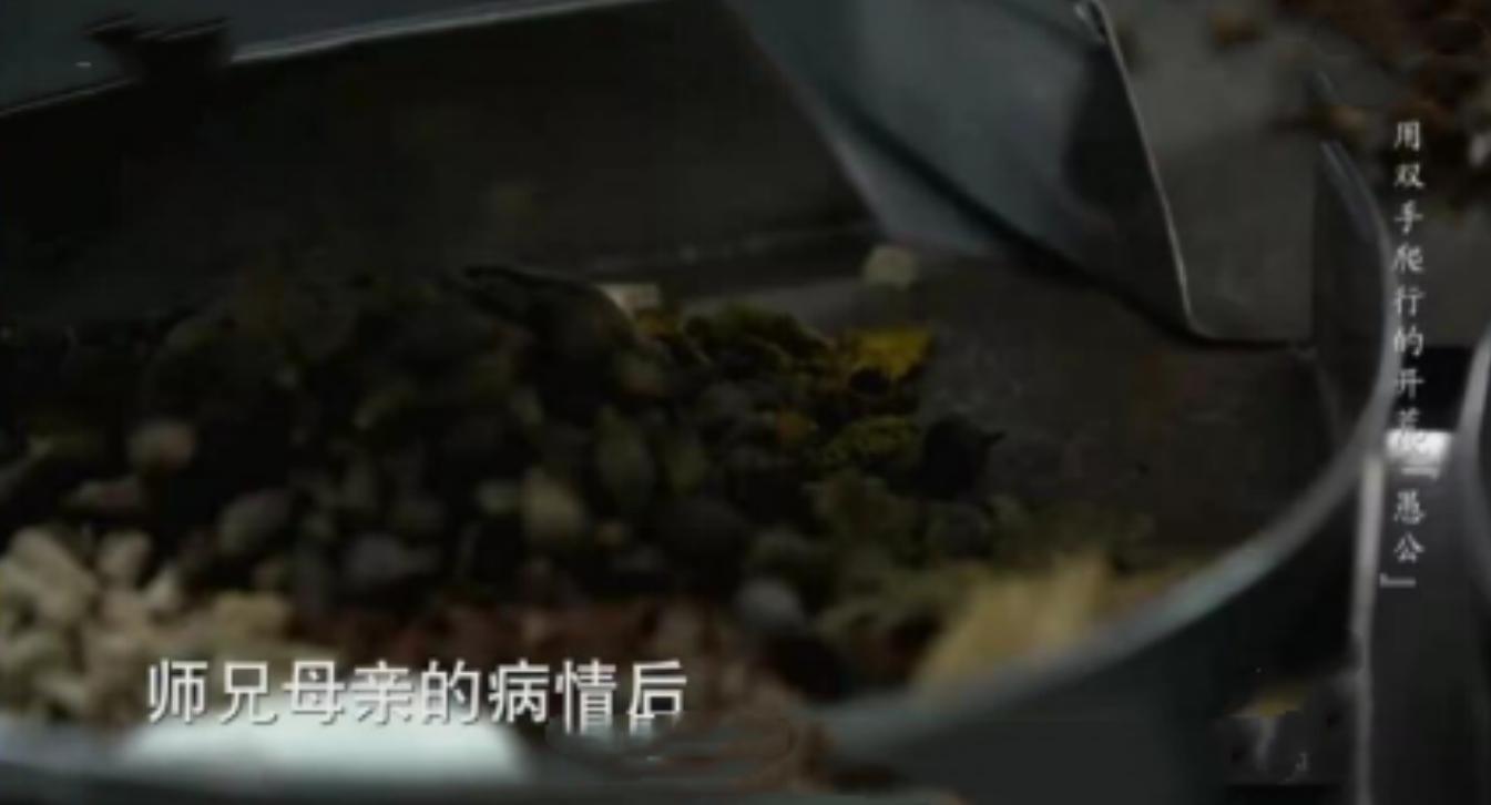 截瘫小伙坐轮椅徒步,59岁男子高位截瘫