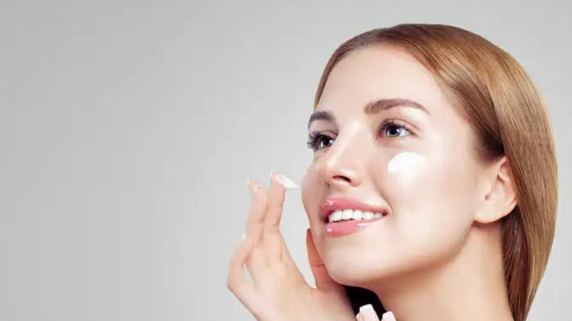 精华不一定要买大牌，懂护肤的人会买这4款“国货”，平价好用