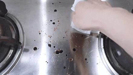 不锈钢锅烧糊了锅底怎么去黑如新,不粘锅锅底烧了发黄如何处理