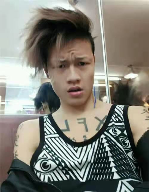 “玩不起房和车，只能玩头发”：曾经的“杀马特少年”去哪儿了？