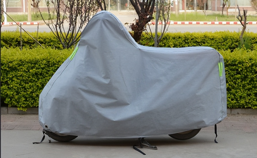 骑电动车不戴头盔有多可怕,骑电动车戴头盔跟不戴头盔的区别