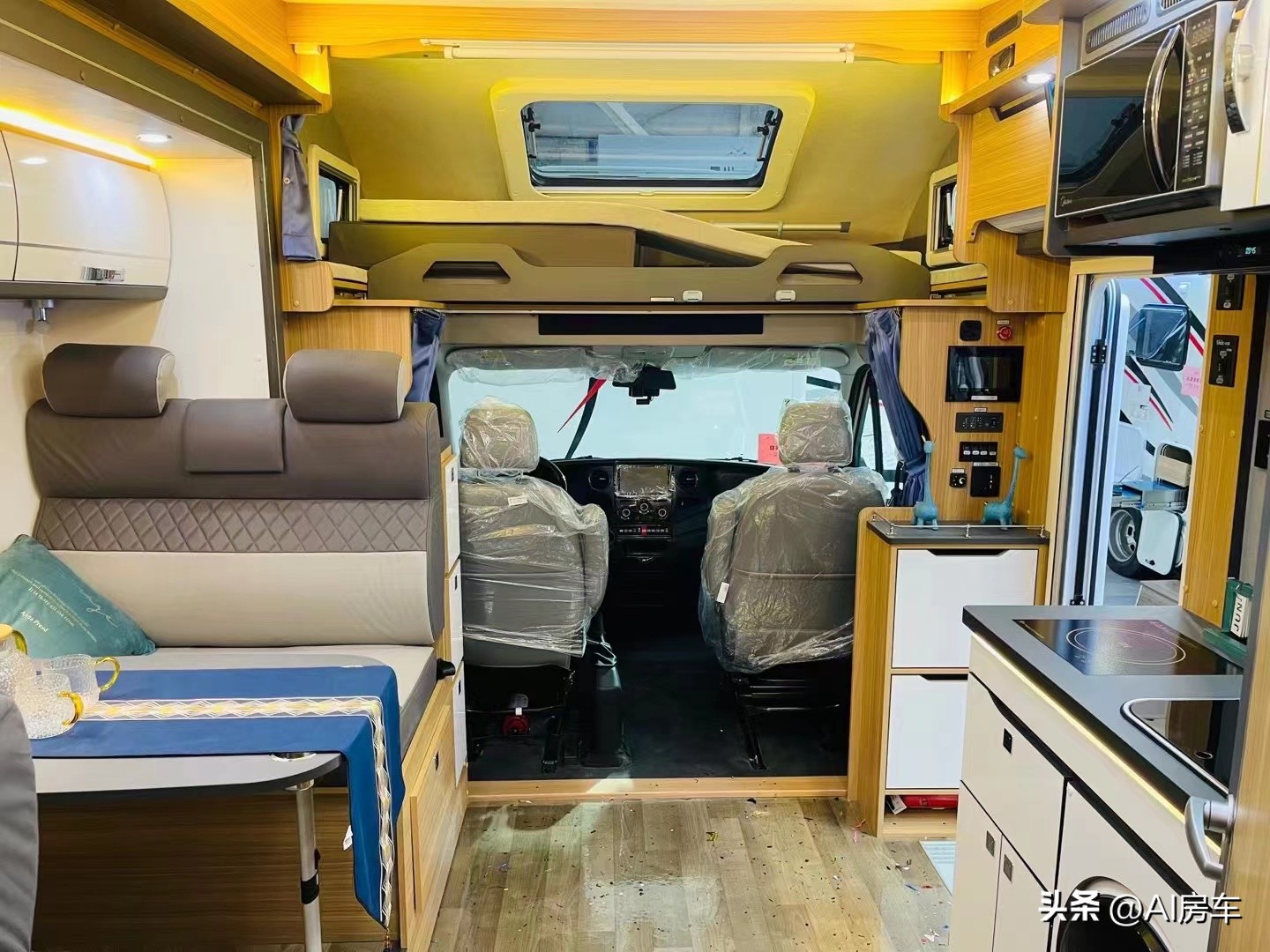 轻卡超大太阳能房车,800瓦太阳能配多大电池