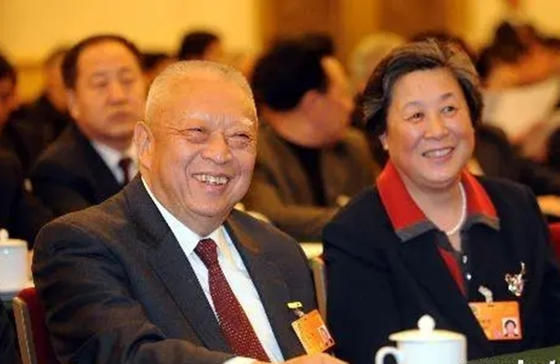 香港“财神爷”梁锦松：为香港狂赚3万亿，花100亿为妻子买医院