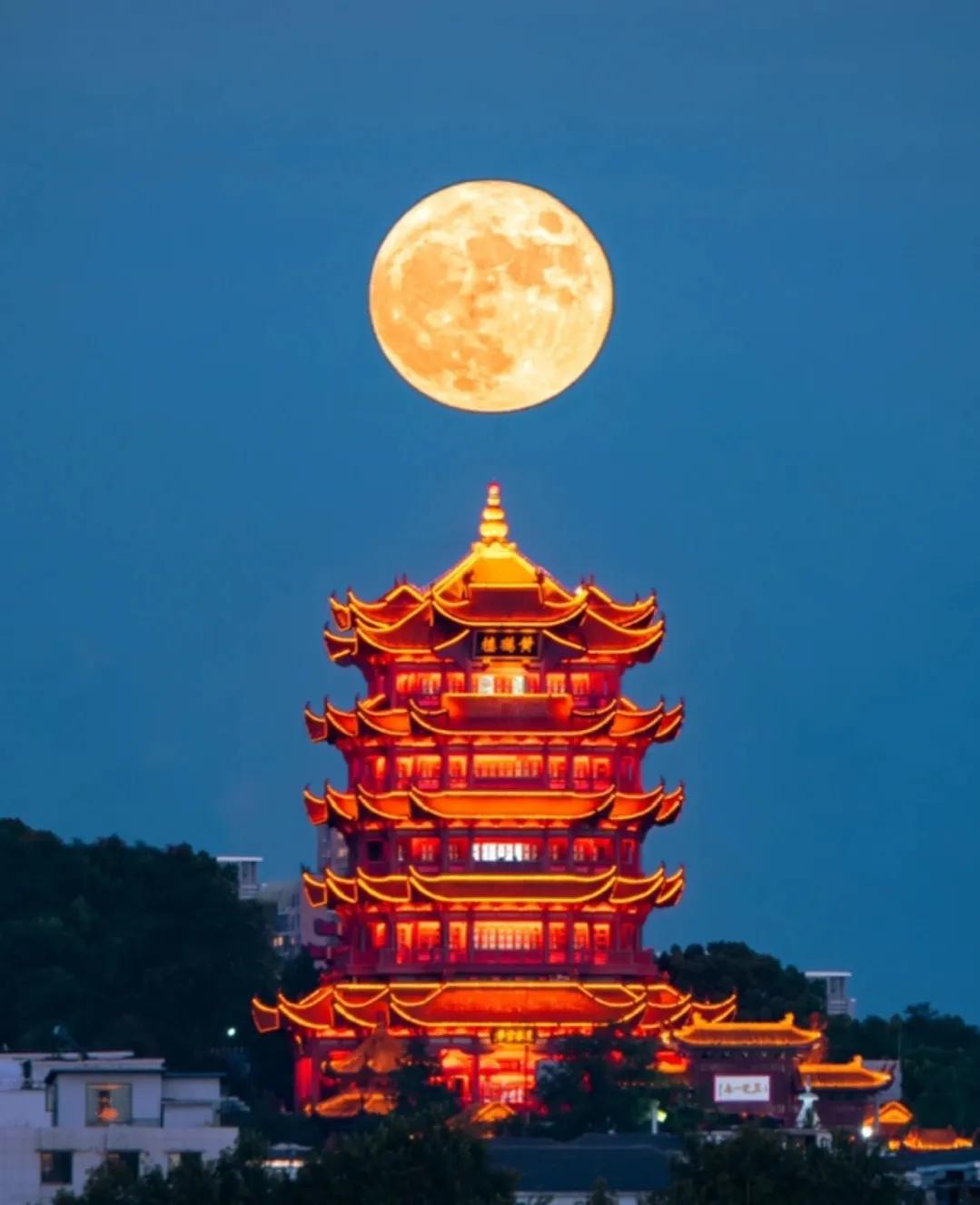 黄鹤楼停车场停车攻略,夜上黄鹤楼游览攻略