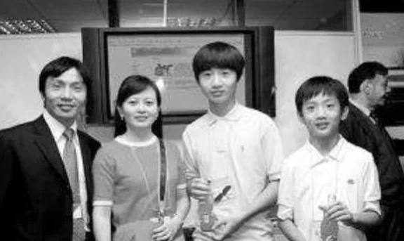 54岁四川男人，开蛋糕店身家20亿，离婚后玩摄影去过53次非洲