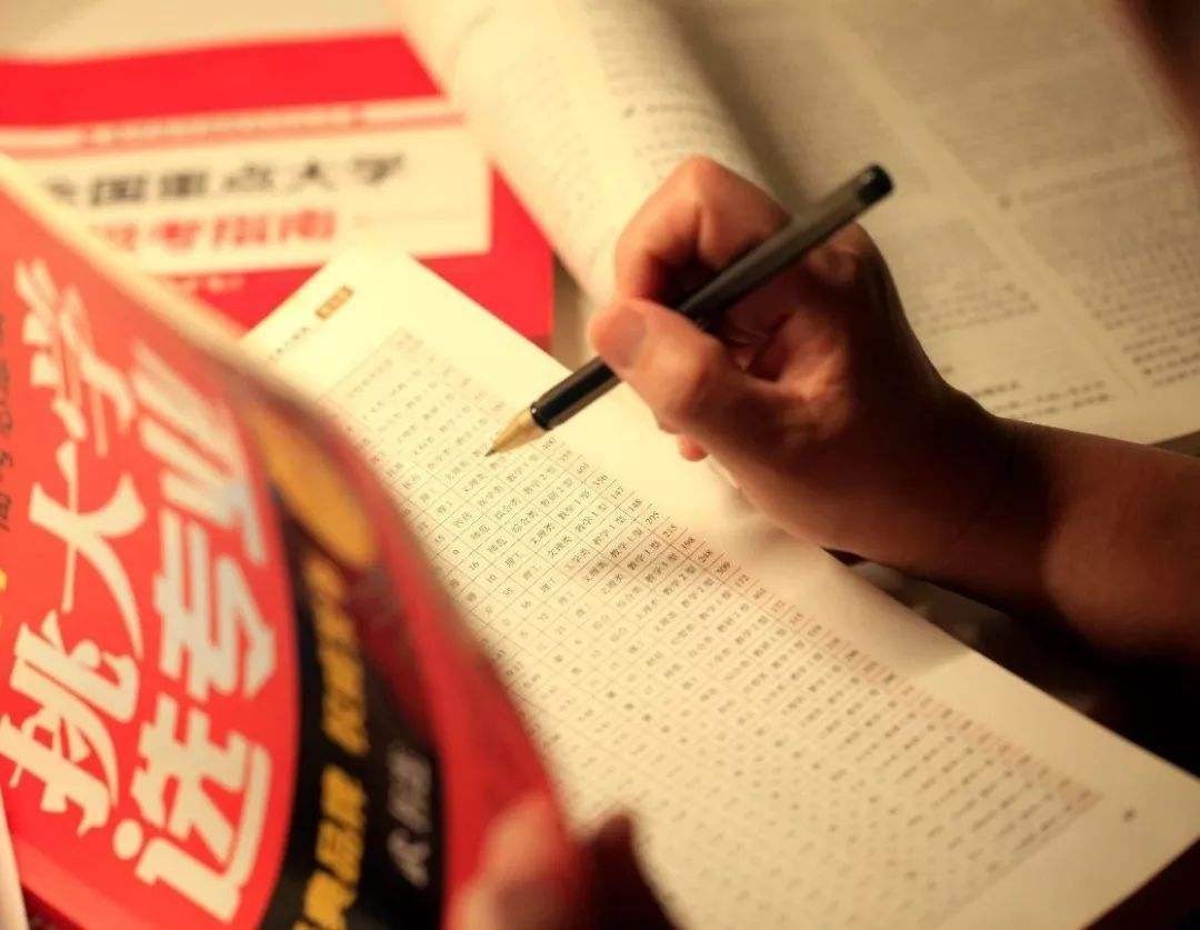 大学里几个比较累人的专业，专业课学习难度大，但毕业后却很吃香