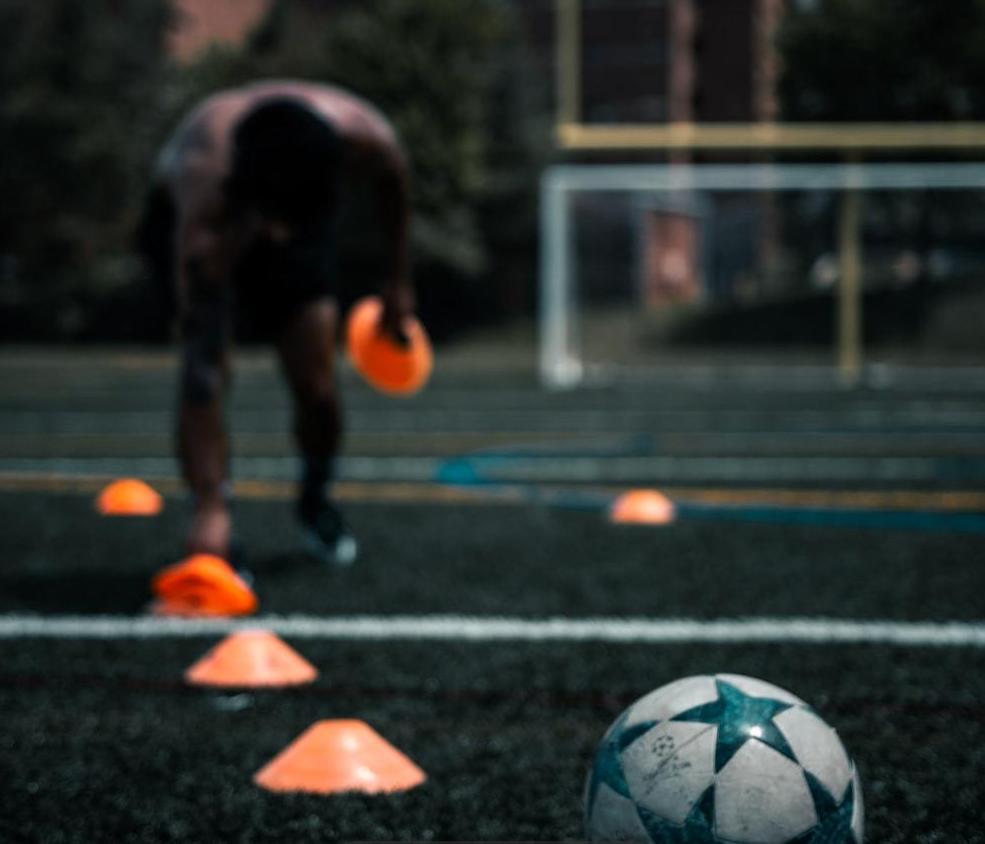 给每一位选择足球的人：坚持下去很难，但更难的是放弃