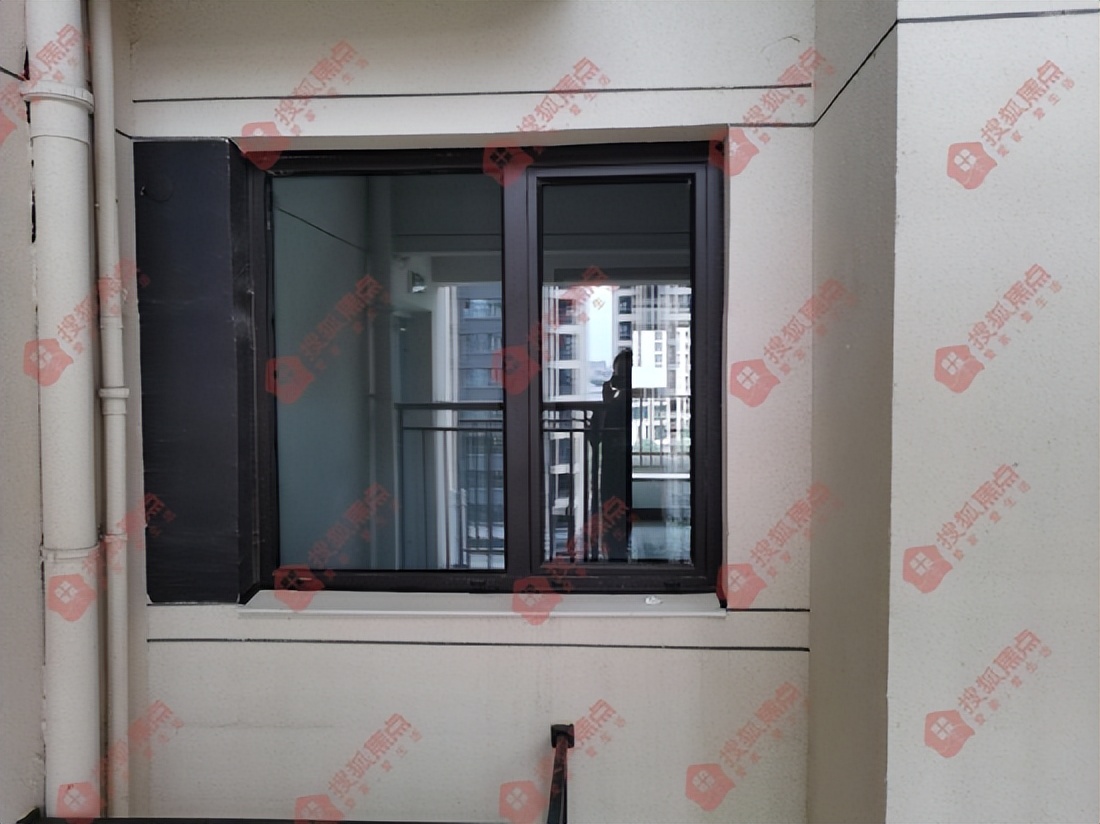 面包砖铺地板,柏油路面刷漆多少钱一平米