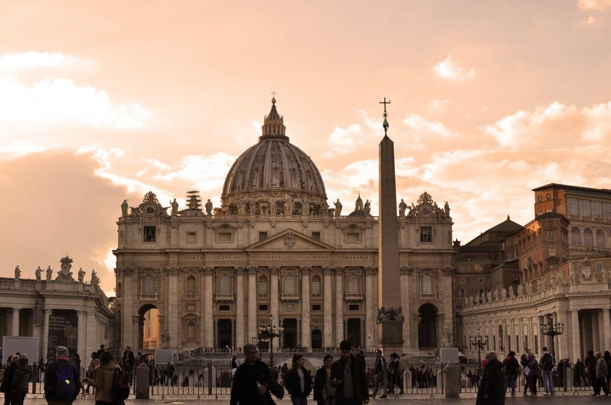 罗马建筑的风格和特色是什么,罗马式建筑的主要特征是雕饰