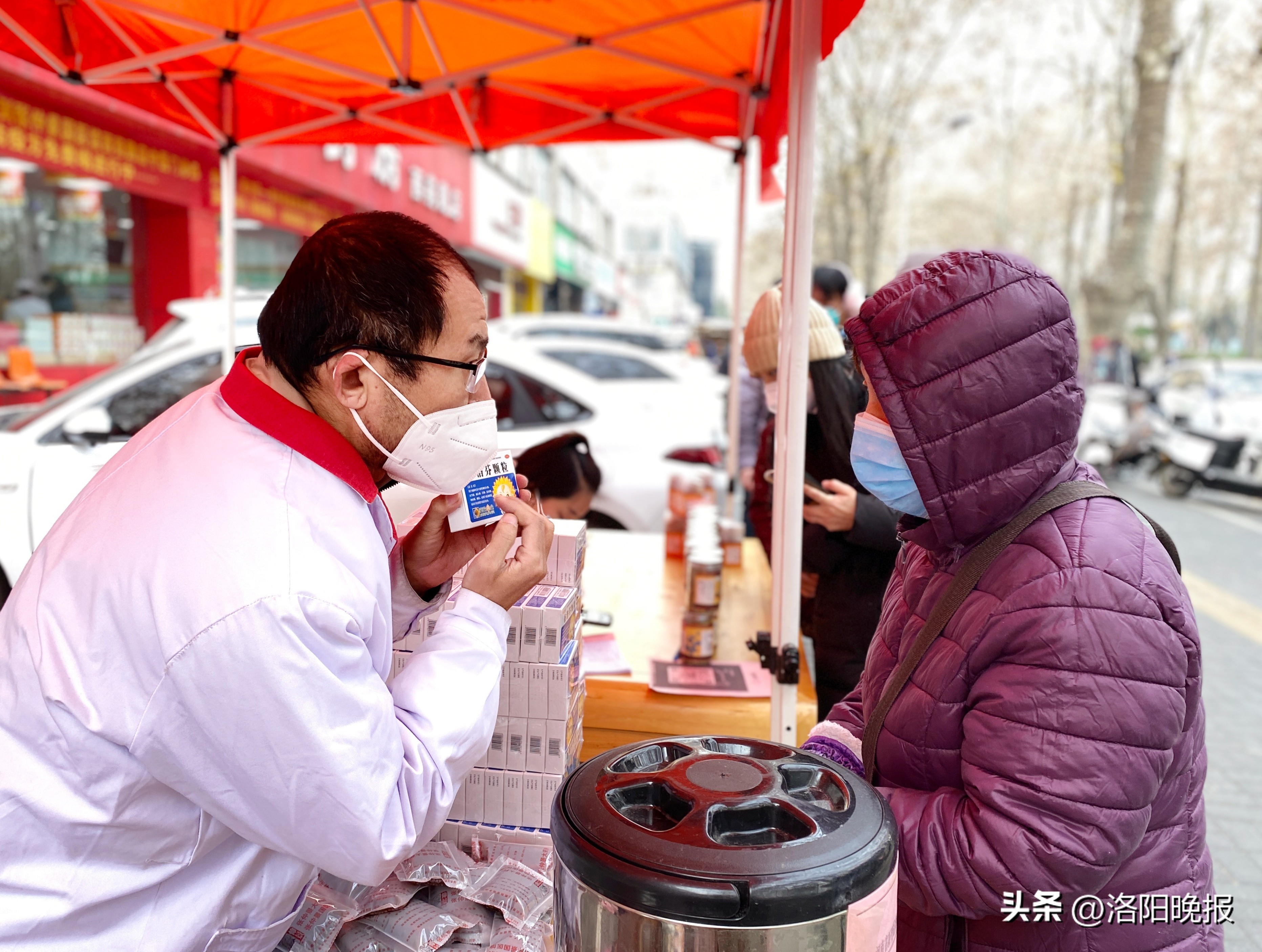 张仲景大药房24小时店,洛阳张仲景大药房免费发放退烧药