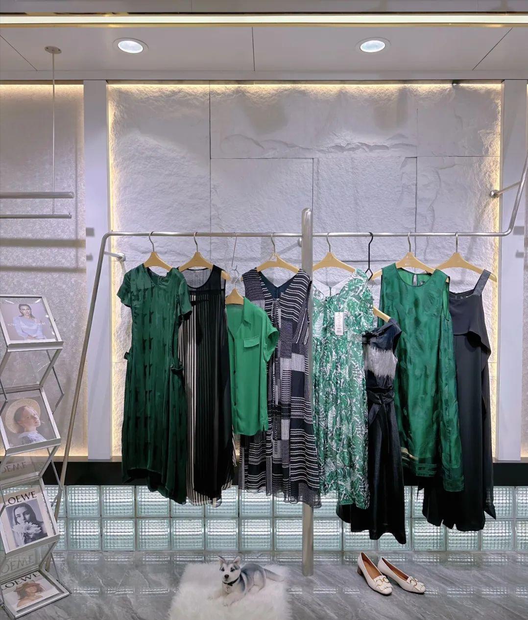 Maixia·露玛莉先2023夏品牌折扣女装桑蚕丝连衣裙上衣T恤裤裙穿搭