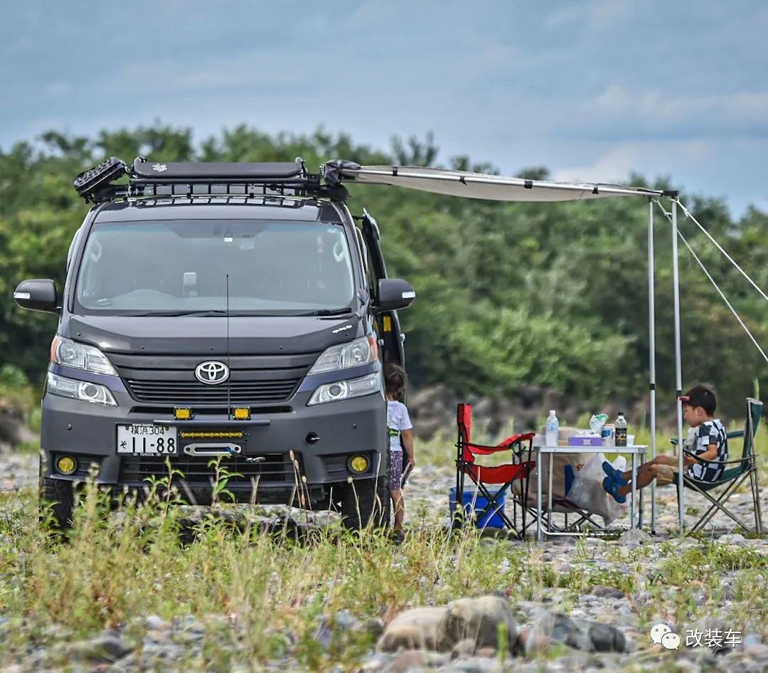 新款丰田威尔法改装,奶爸车改造老霸道