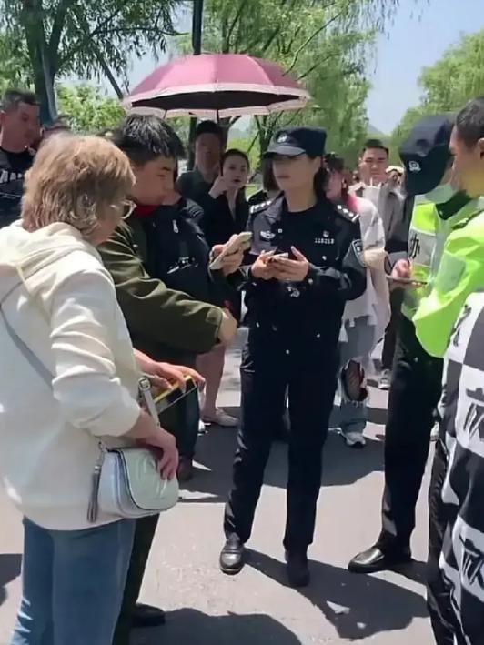 男子在广西穿着侵华日军军服,男子穿日本侵华军装