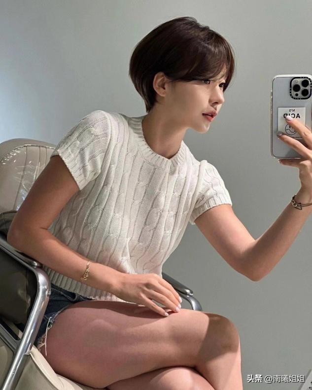 流行齐耳短发烫发型,最流行的齐耳短发烫发