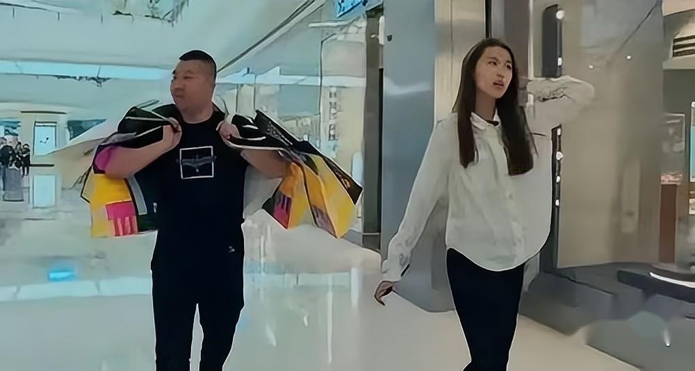 16岁富家女喂饭3年后现状,辽宁16岁女孩需要人喂饭