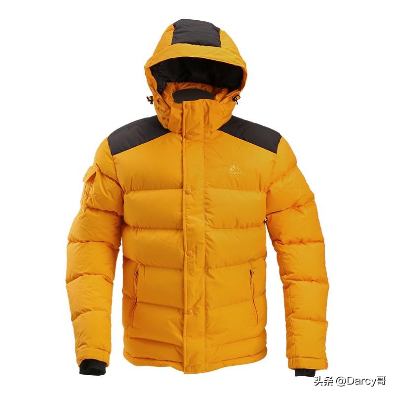 羽绒服羽绒选用，很多国际大牌选用鸭绒，低配价高不如国产