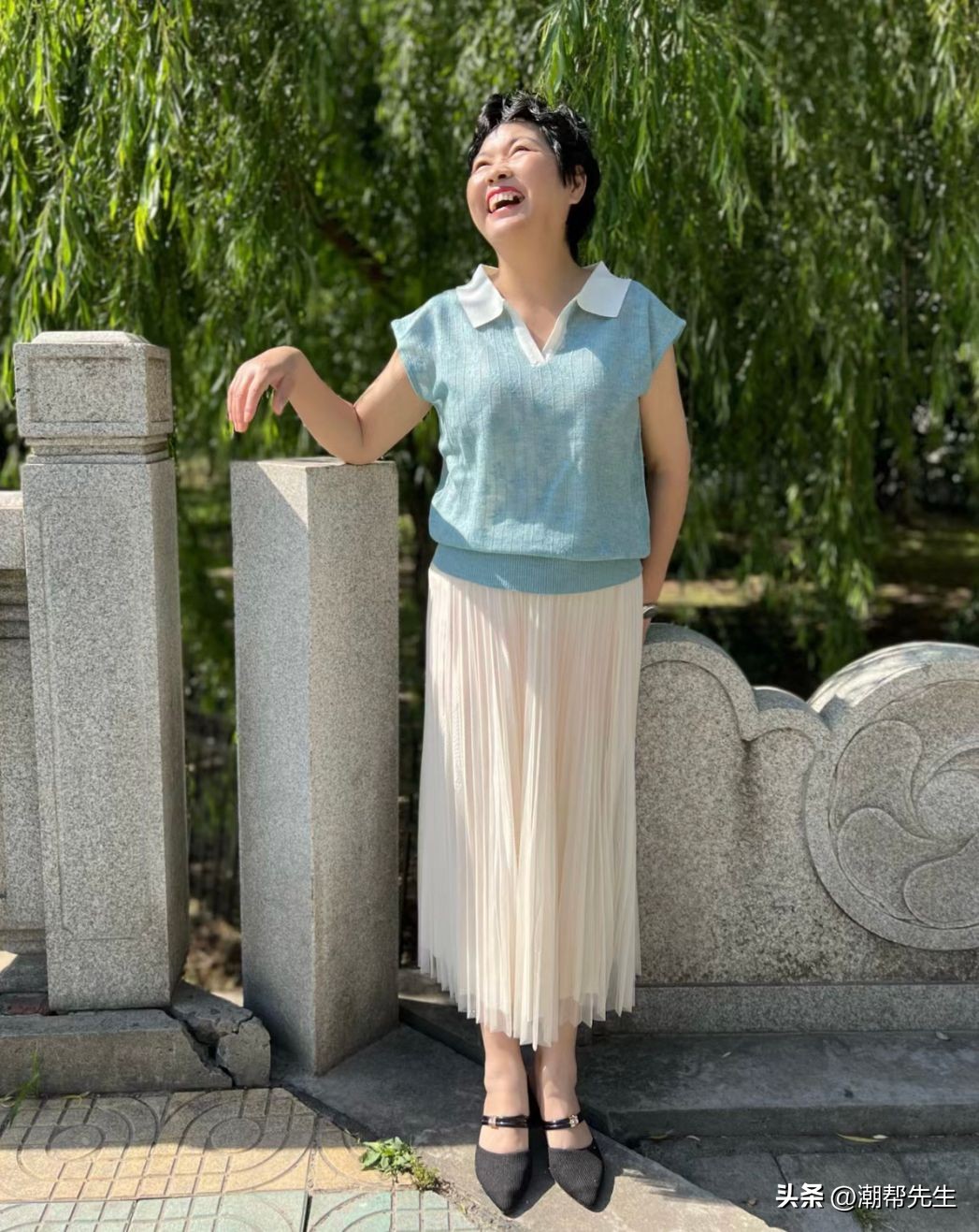 女生这样穿超显气质穿上年轻10岁,岁数大的女士夏天怎样穿好看