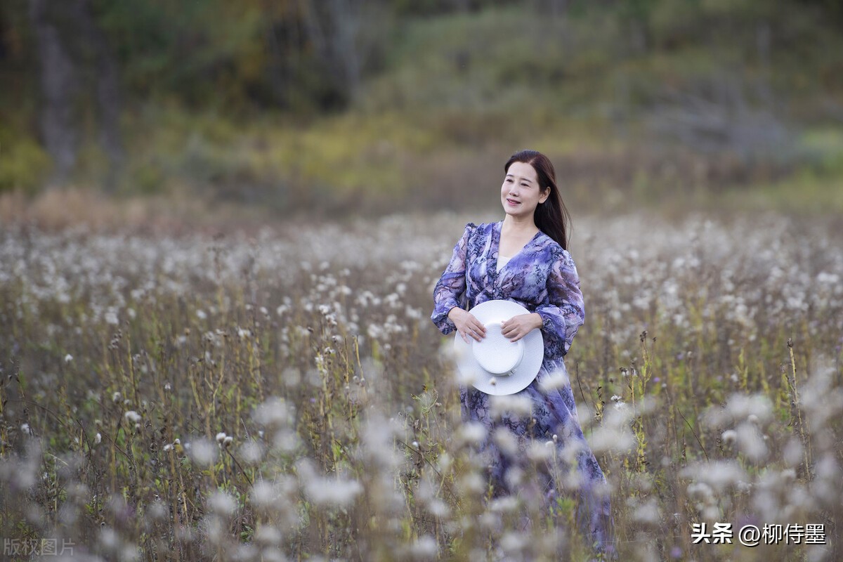 拍照时显瘦的最佳姿势,教你九个超实用的拍照显瘦的技巧