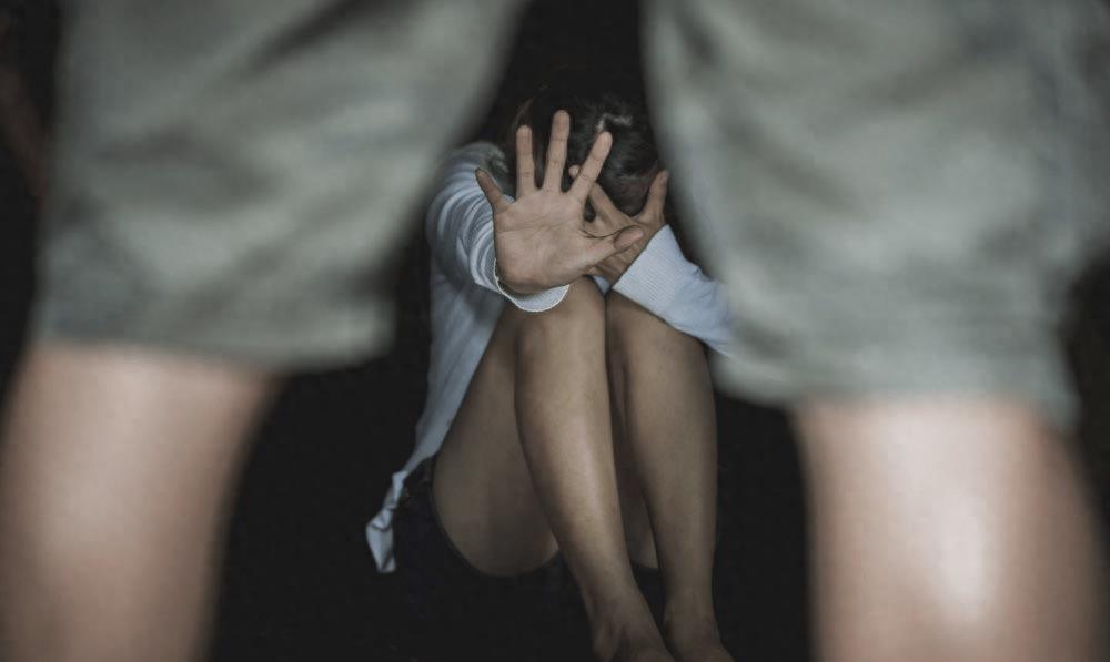 20年来，英国警方非法搜查15岁女孩*处私**，女性该如何保护自己呢？