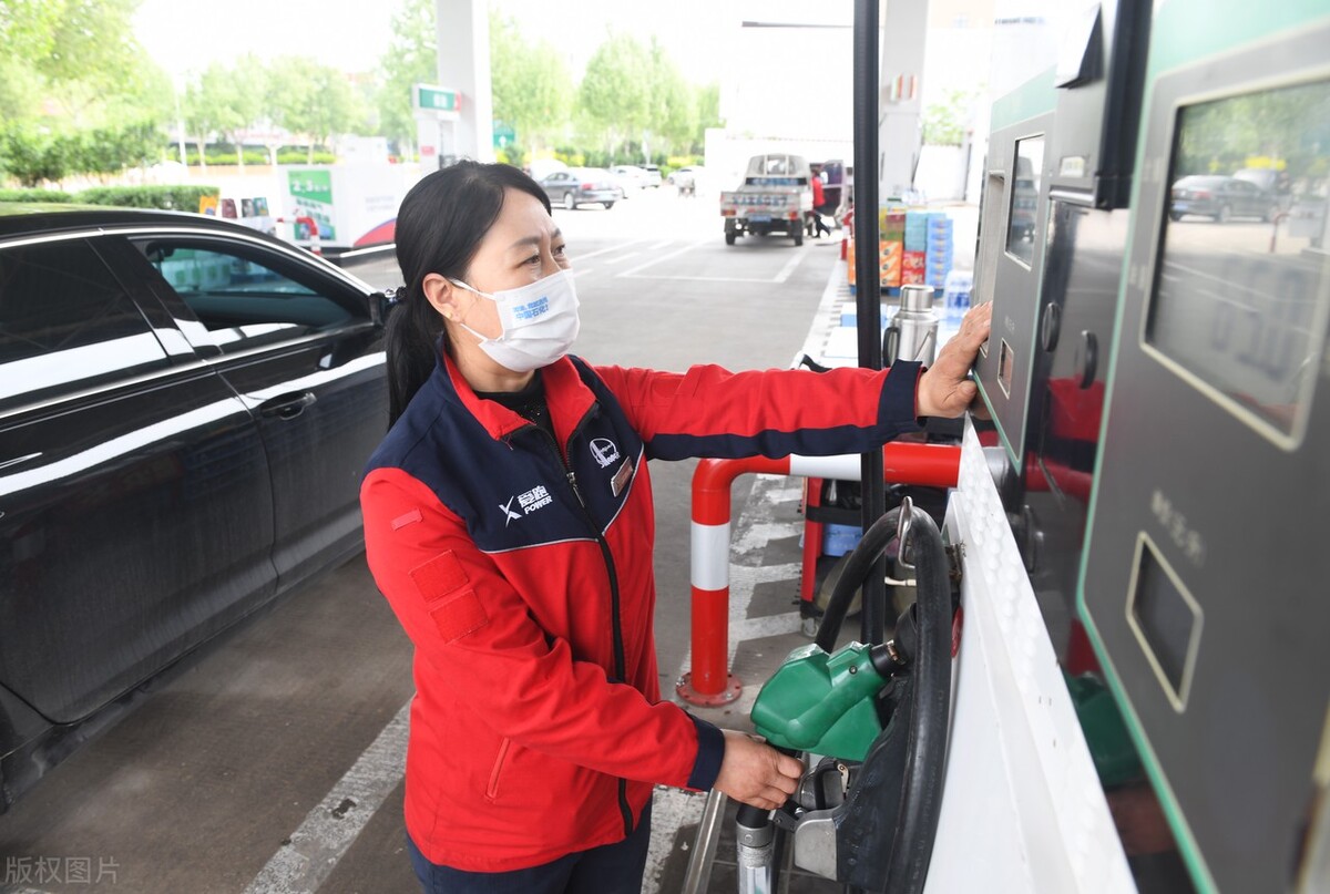 今日95号汽油油价调价时间,今日9295汽油调价涨还是降