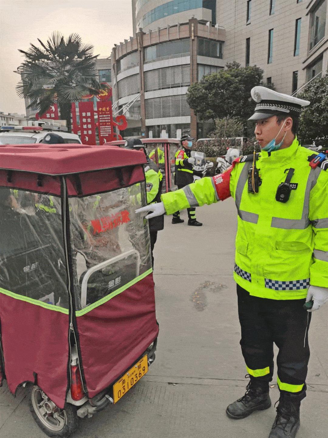 南阳电动车私加篷伞专项整治行动,南阳交警开展春雷行动