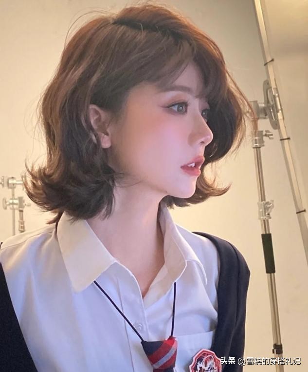 中短发显老还是显年轻,短发显老如何弄比较年轻