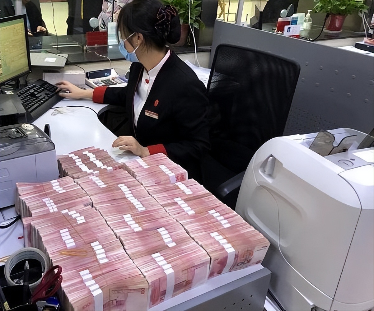 从银行取3000万元银行会怎样,一次性取走100万银行会怎么对你