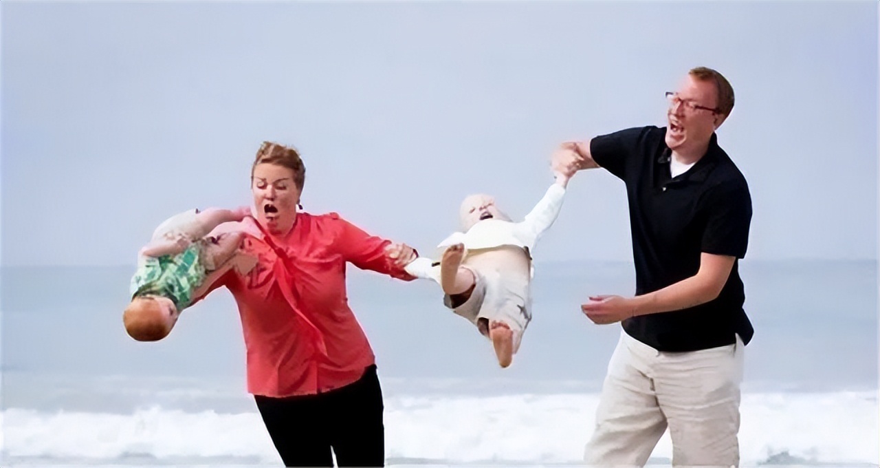 全家福摆拍失败搞笑视频,网友晒出的全家福引围观