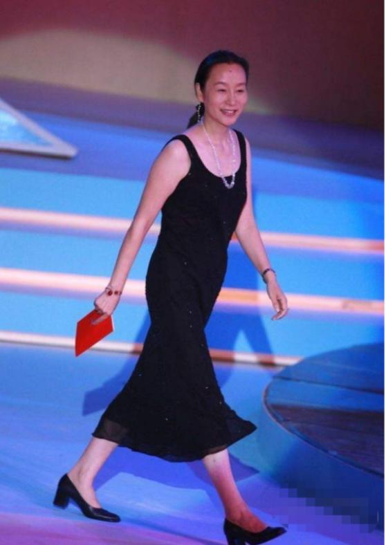 坚决不动刀不整容，年过60岁依然优雅美丽的女星，我只服这10位